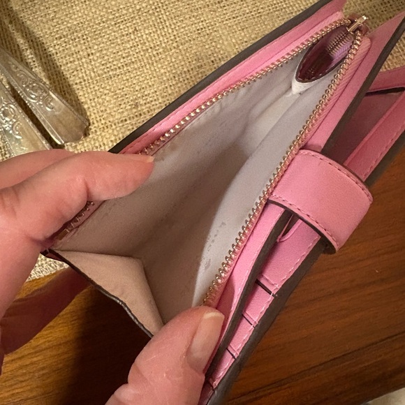 Kate Spade Flower Bifold Wallet - Picture 7 of 8